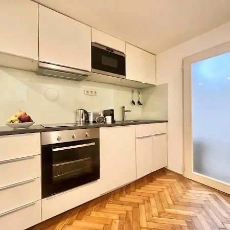 Apartment Museum Corner *